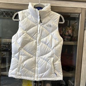 The North Face Women’s White Vest 550